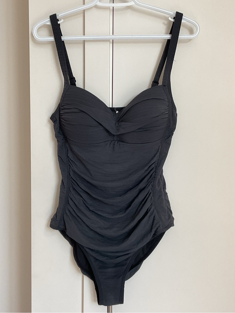***NIPTUCK  Dark GreyRuched & Twisted  Multi Cup fit one piece.